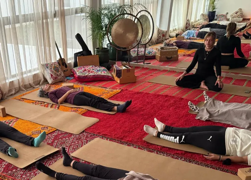 Silhouette en mouvement pendant une séance